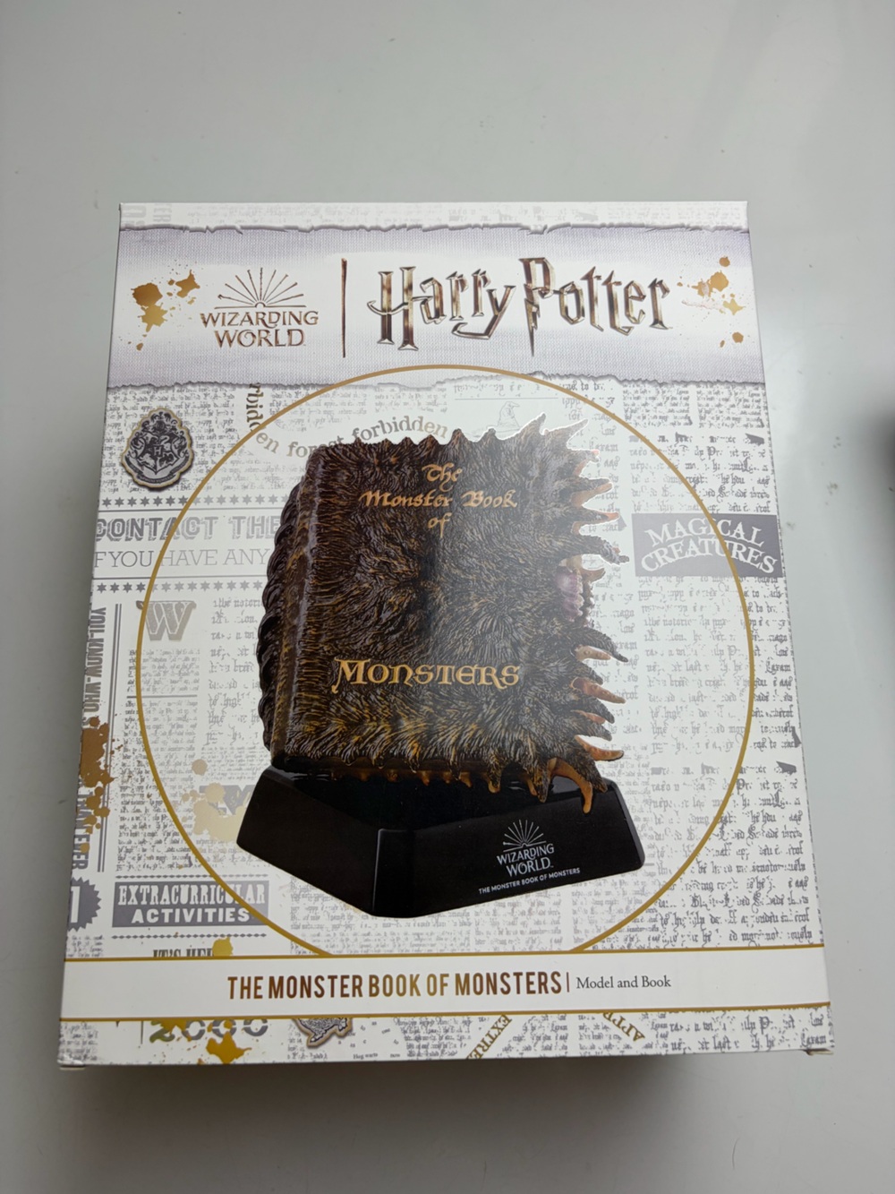 Harry Potter Insight Editions The Monster book of Monsters Model and book
